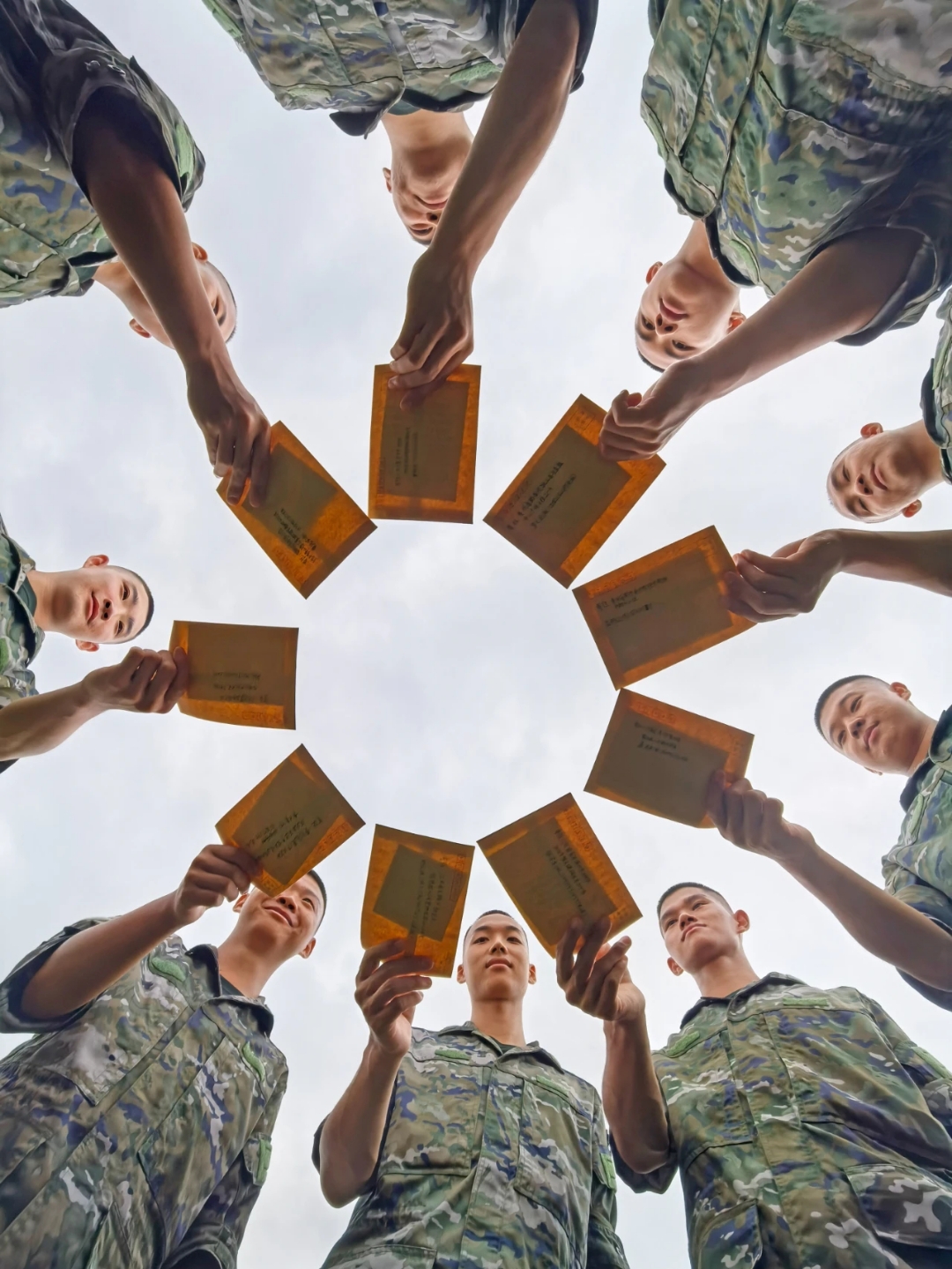 开云娱乐-队员们团结一心为了共同的目标奋斗！的简单介绍